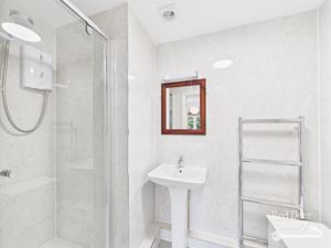 Ensuite- click for photo gallery